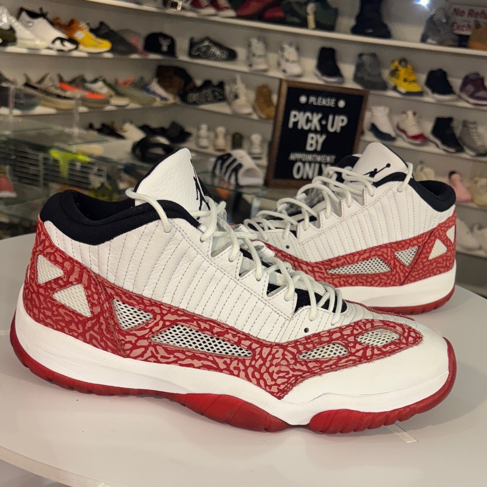 2017 Air Jordan 11 low IE retro low Size 13 “Gym Red“ CLEAN!!!